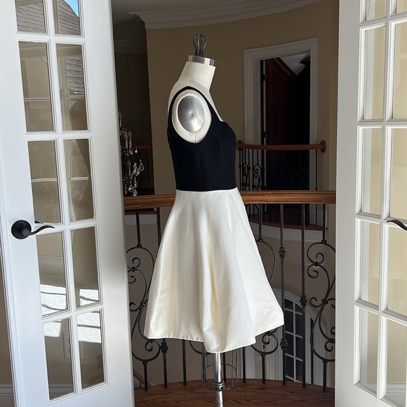 Absolutely stunning HALSTON Heritage Evening collection - Picture 4 of 11